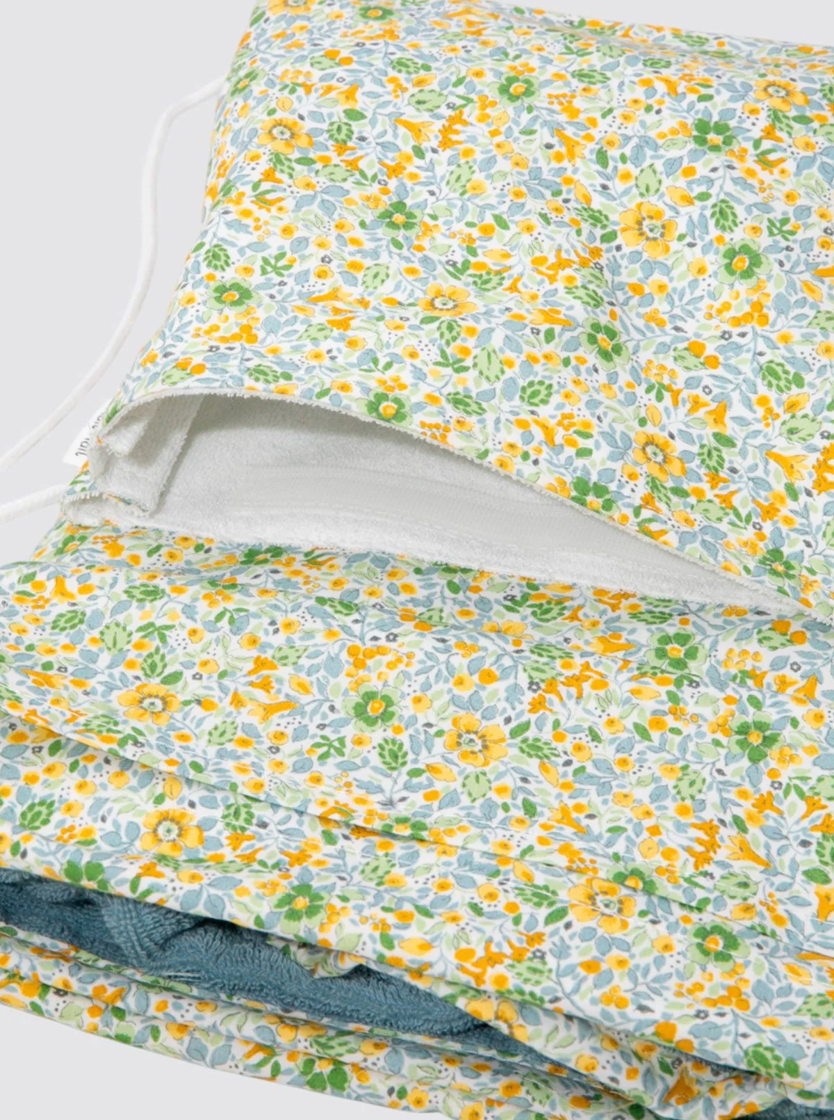 Playa Roll Bag Flores Niza Amarillo - Image 3